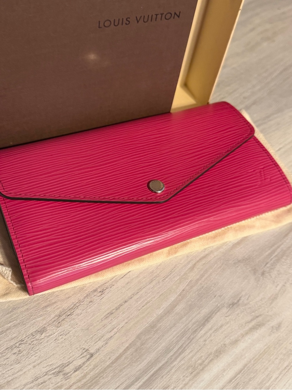 🔥SALE!🔥 Louis Vuitton Pink Epi Leather Envelope Wallet - Picture 2 of 9